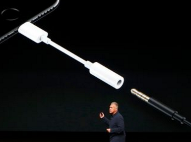 iphone 7 lightning to head phone jack adaptor