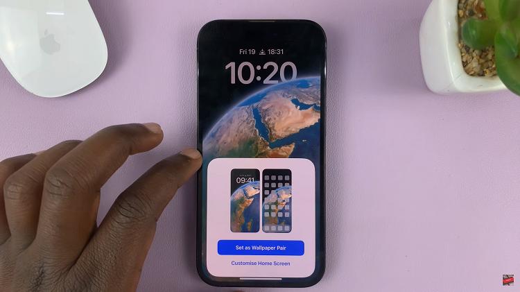 Set Different Wallpapers On iPhone