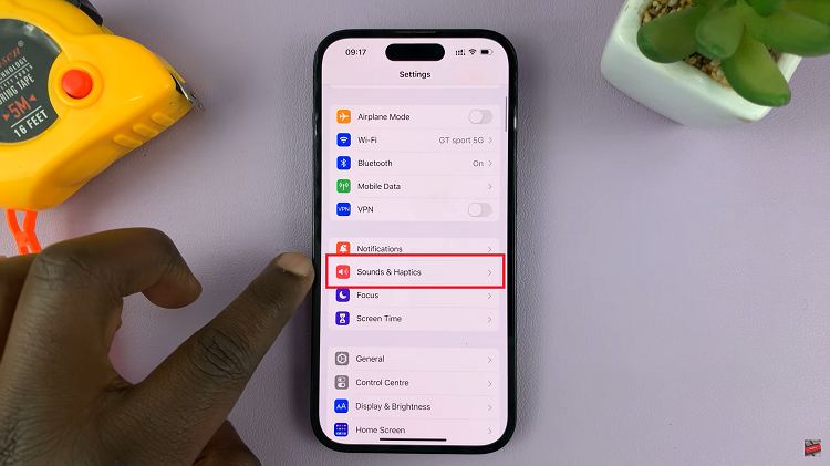 Enable & Disable Lock Screen Sounds On iPhone