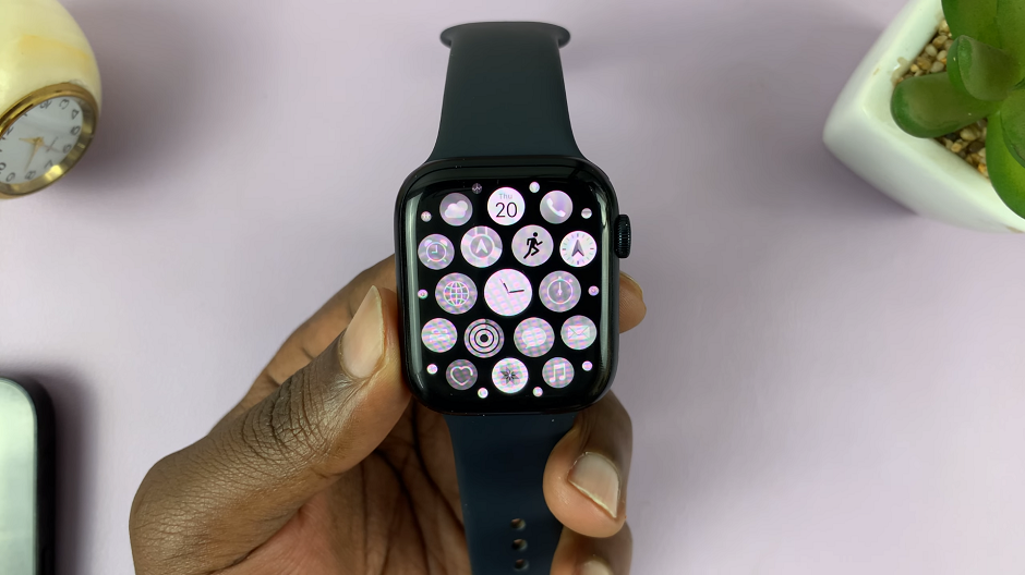 How To Make Apple Watch Screen Black and White