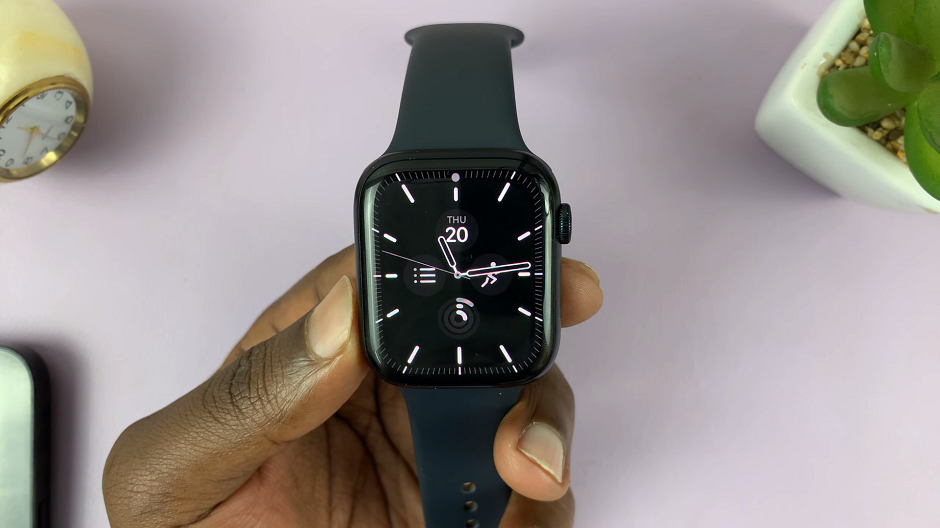 Make Apple Watch Screen Black and White