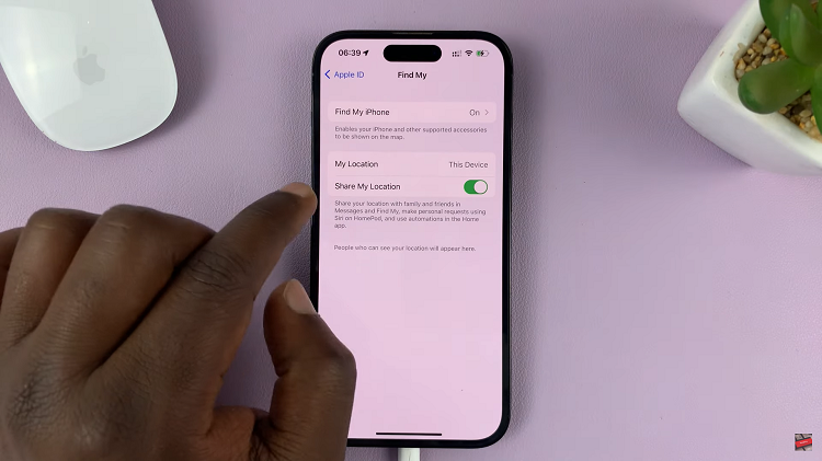 Turn Off ‘Share My Location’ With Family and Friends On iPhone Turn Off ‘Share My Location’ With Family and Friends On iPhone