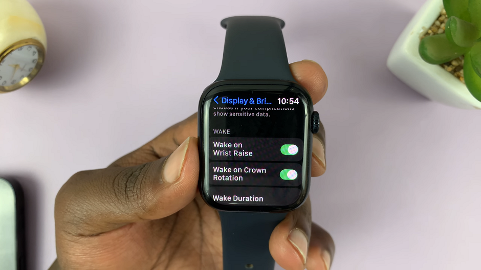 How To Enable 'Wake On Wrist Raise' On Apple Watch