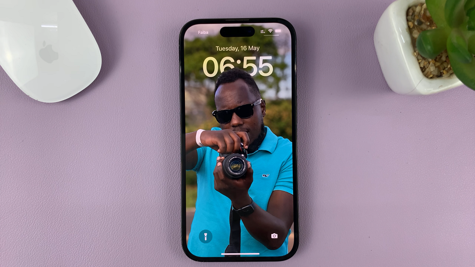 How To Use a Photo In Your iPhone Photo Library as Lock Screen Wallpaper