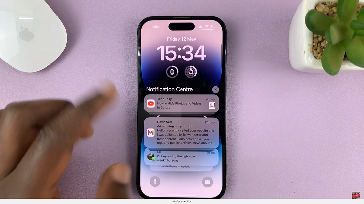 See Notifications Centre On iPhone Lock Screen