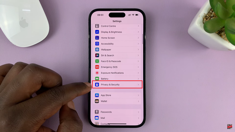 Show Location Services Icon In Status Bar On iPhone
