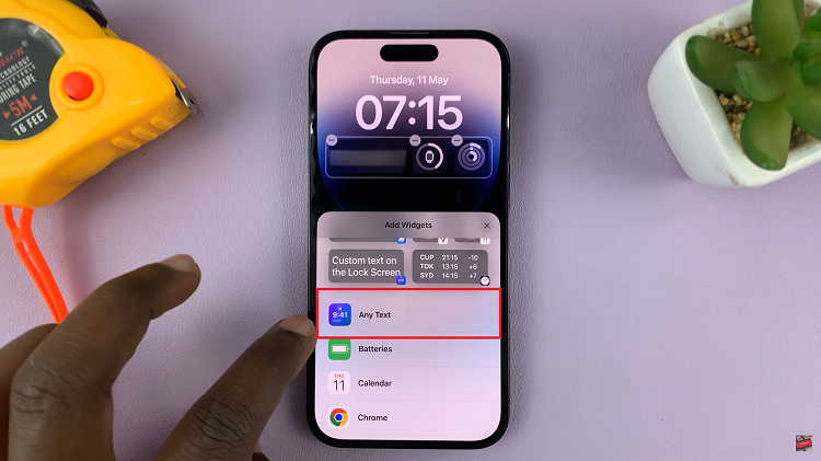 Add Contact Information On iPhone Lock Screen