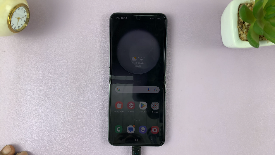 'Screen Not Going Off' When Charging On Samsung Galaxy Z Flip 5