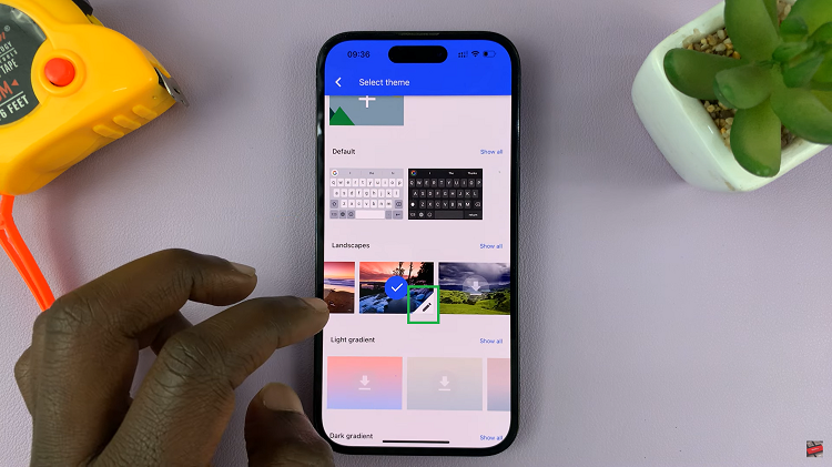 Change Keyboard Theme On iPhone