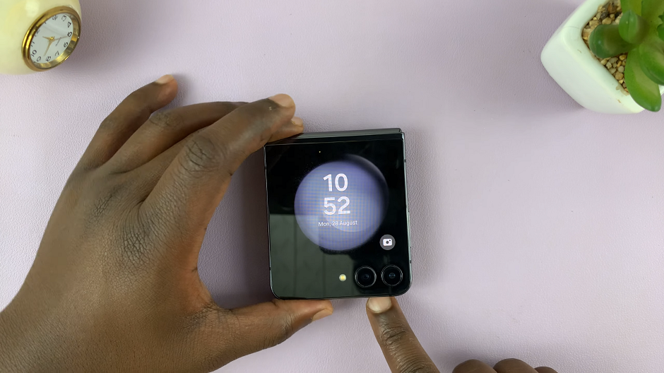 Digital Cover Screen Clock Style On Samsung Galaxy Z Flip 5