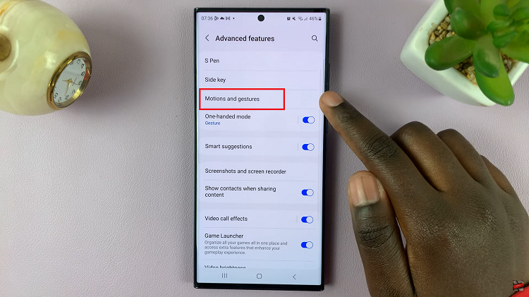 Enable & Disable Mute With Gestures On Samsung Galaxy S23s