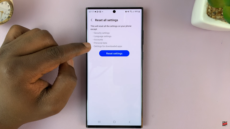 How To FIX Black & White Screen On Samsung S23's