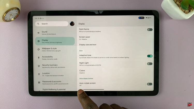 How To Turn On & Off Auto-Rotate On Google Pixel Tablet