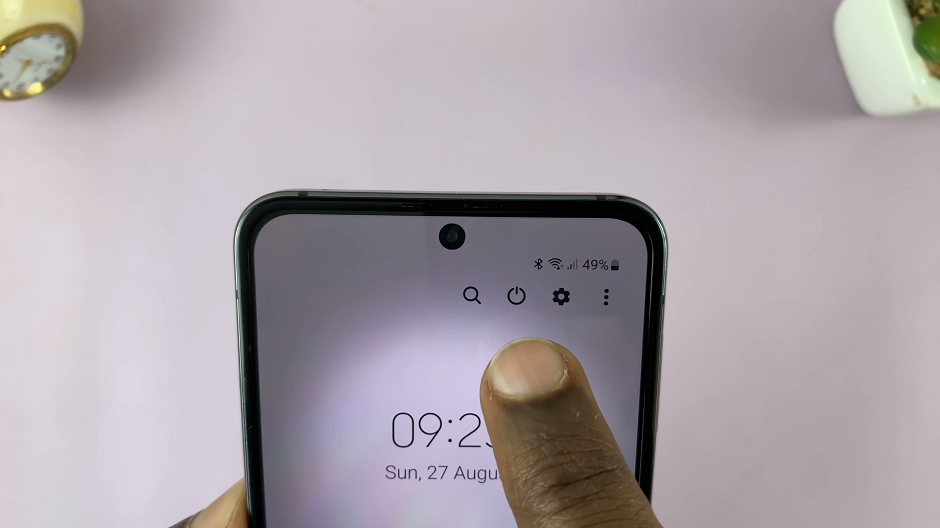 Turn OFF & Restart Samsung Galaxy Z Flip 5 via Quick Settings