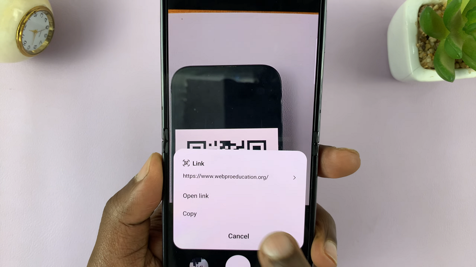 How To Scan QR Codes On Samsung Galaxy Z Flip 5