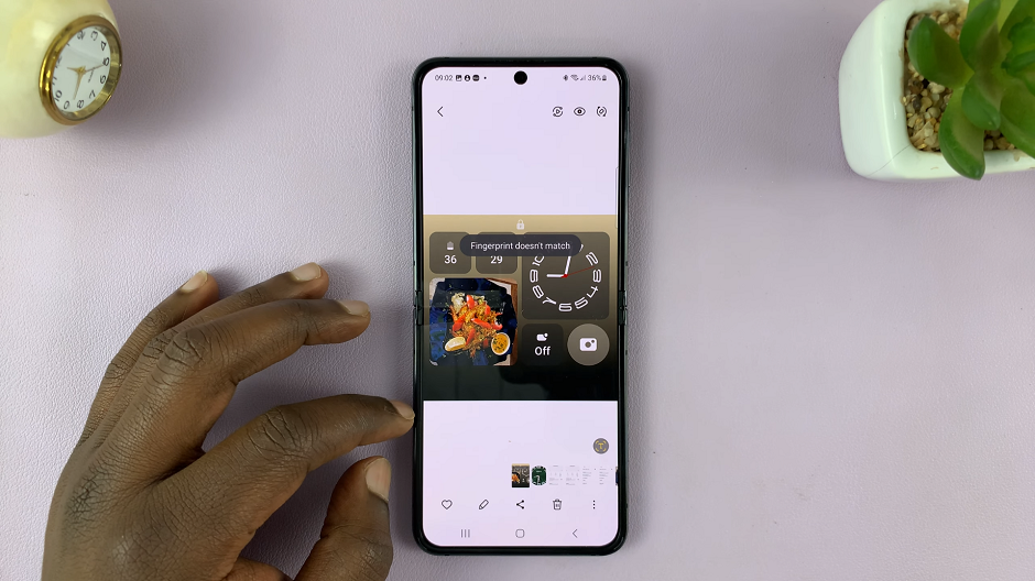 Access Cover Screen Screenshots On Samsung Galaxy Z Flip 5