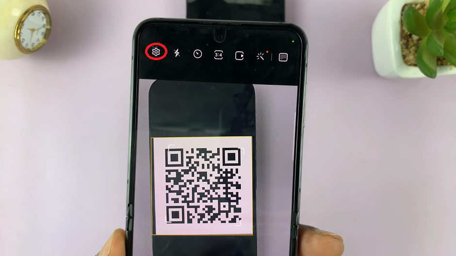 Scan QR Codes On Samsung Galaxy Z Flip 5