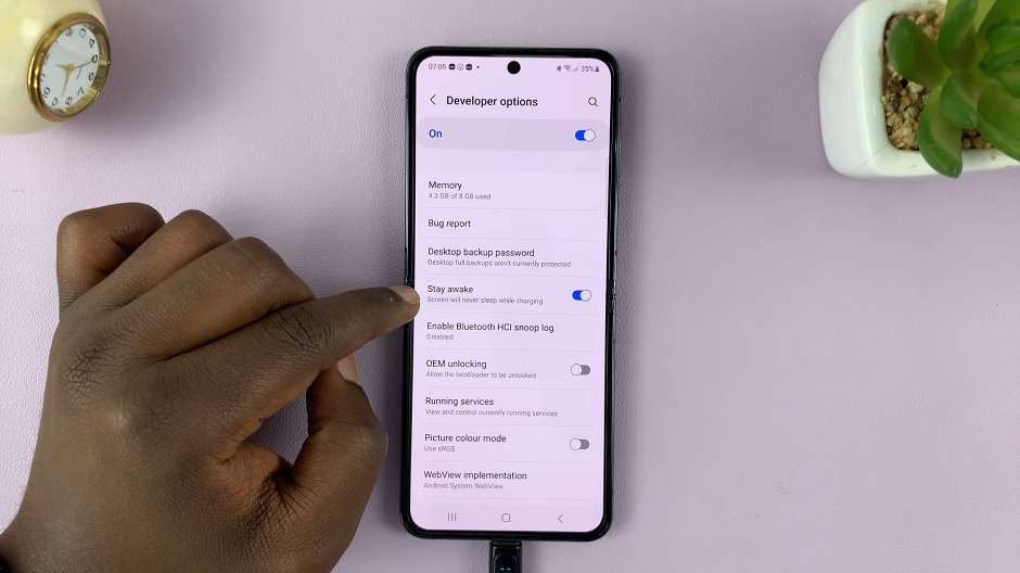 Stay Awake Option On Galaxy Z flip 5