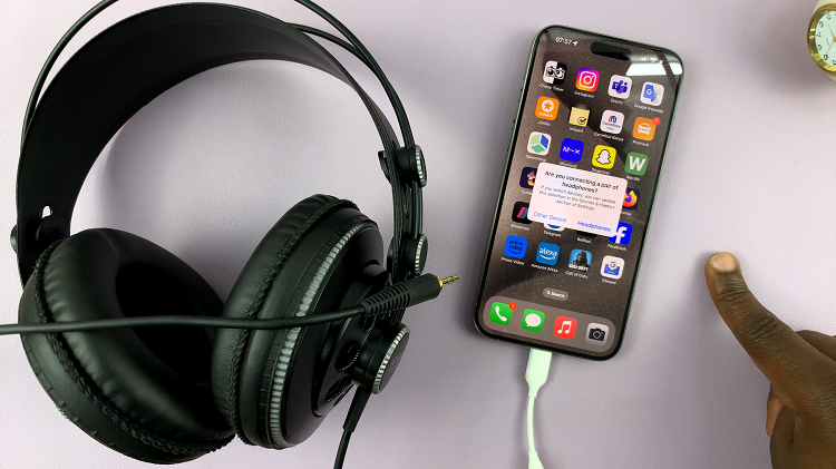 Connect 3.5mm Wired Headphones iPhone 15 & iPhone 15 Pro