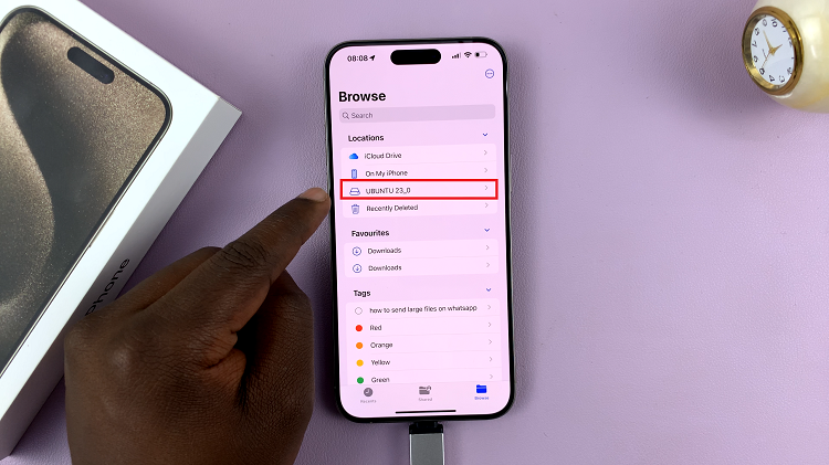  Connect USB Flash Drive To iPhone 15 & iPhone 15 Pro