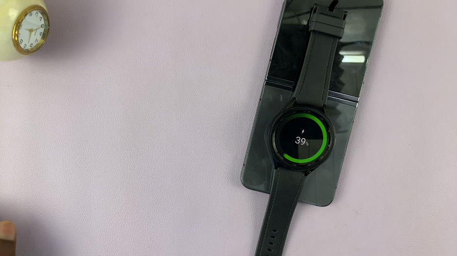 How To Charge Samsung Galaxy Watch 6/6 Classic with Reverse Wireless Charging
