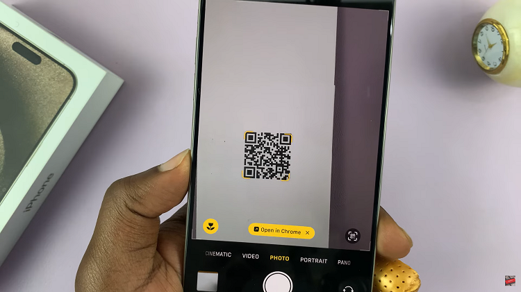 Scan QR Codes With Camera On iPhone 15 & iPhone 15 Pro