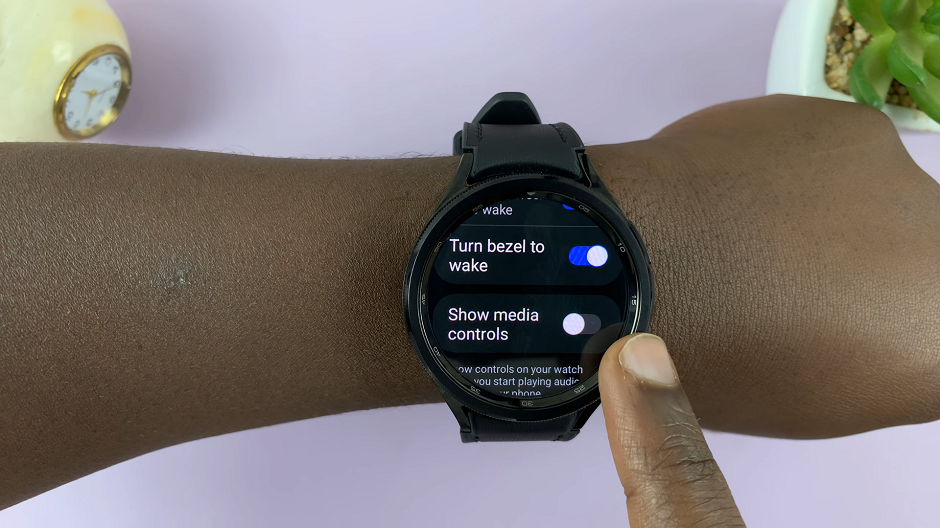 How To Disable 'Show Media Controls' On Samsung Galaxy Watch 6/6 Classic