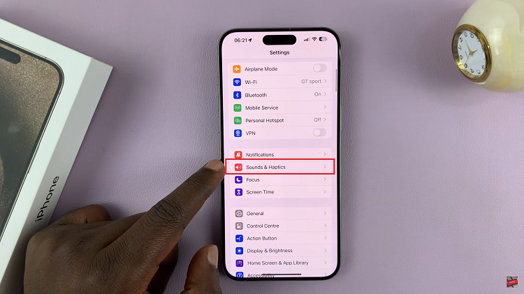 How To Change Vibration Pattern On iPhone 15 & iPhone 15 Pro