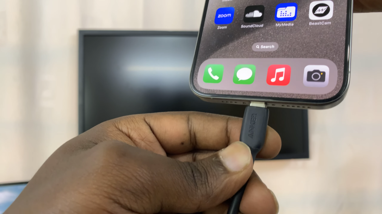 Connect iPhone 15 & iPhone 15 Pro To Monitor via HDMI Cable