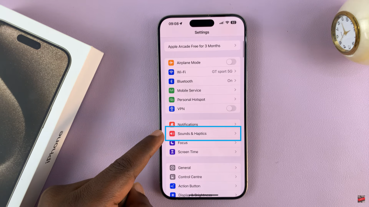 Show & Hide Silent Mode Icon In Status Bar Of iPhone 15 & iPhone 15 Pro