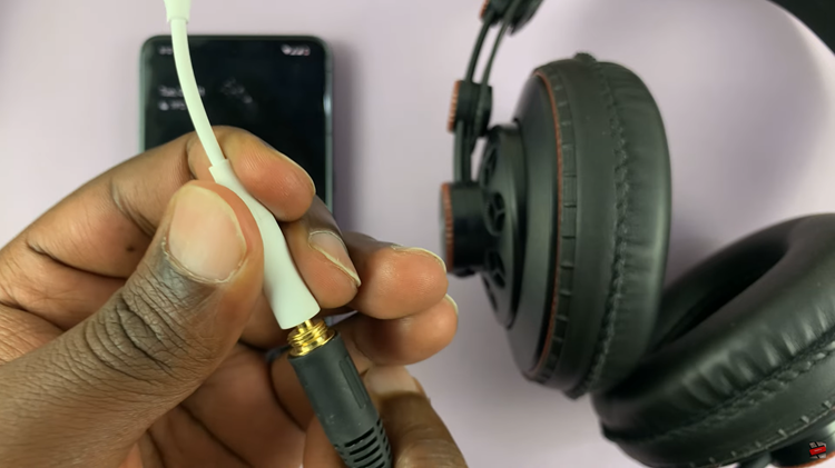 Connect 3.5mm Wired Headphones To Google Pixel 8