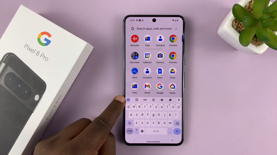 How To Enable Floating Keyboard On Google Pixel 8 & Pixel 8 Pro