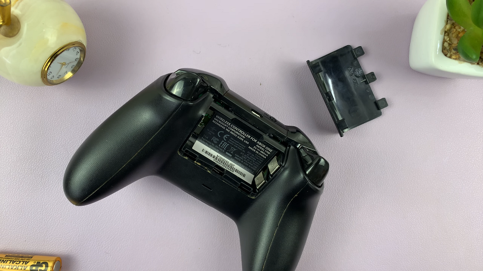 How To Replace Xbox Controller Batteries