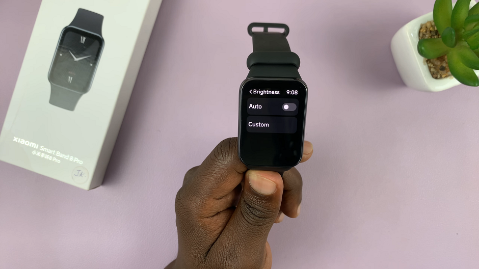 How To Turn Auto Brightness OFF On Xiaomi Smart Band 8 Pro