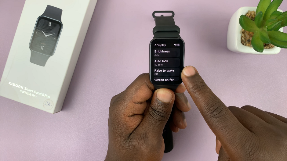How To Enable/Disable 'Raise To Wake' On Xiaomi Smart Band 8 Pro