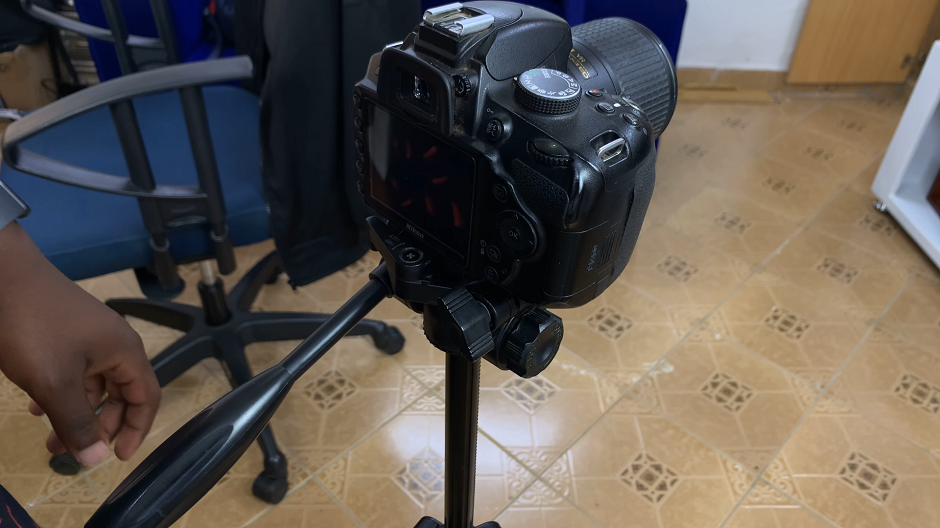 How To Mount a Camera On a Tripod