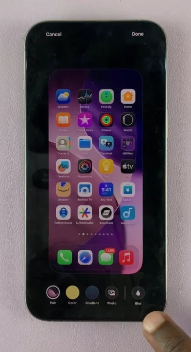 How To Blur Home Screen Wallpaper On iOS 26