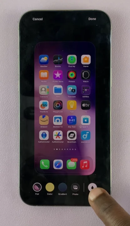 Blur Home Screen Wallpaper On iOS 26