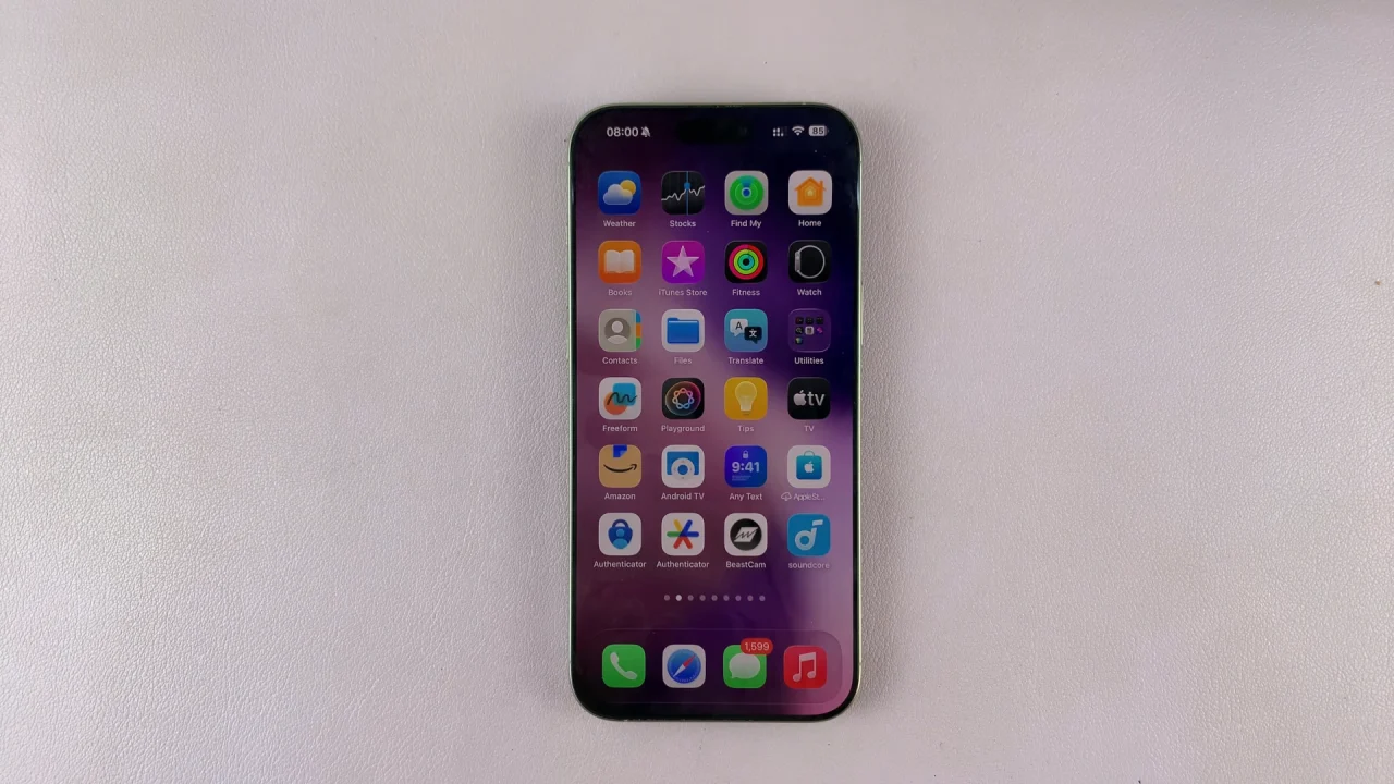 Blurred Home Screen Wallpaper On iOS 26