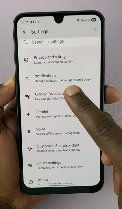 How To Choose Between Google Assistant & Gemini On Galaxy A17 5G