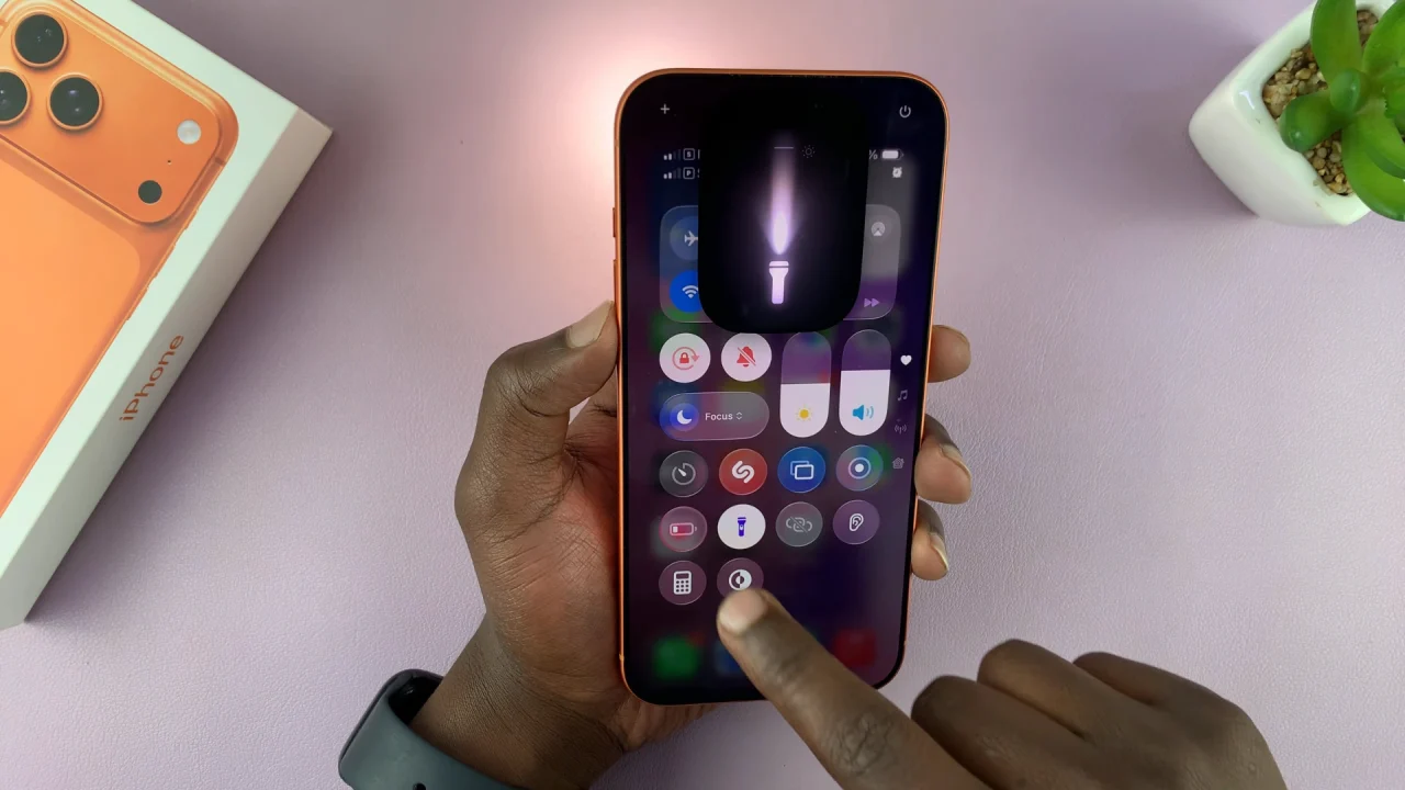 Flashlight Shortcut On iPhone 17 Pro