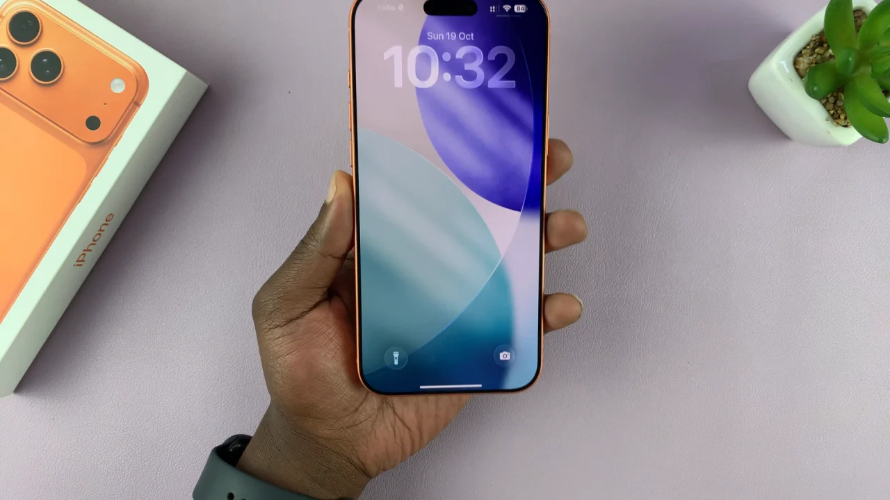 Restore Missing Lock Screen Shortcuts On iPhone 17 & 17 Pro
