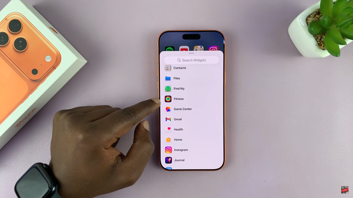 How To Add Steps Counter To Home Screen Of iPhone 17 / 17 Pro