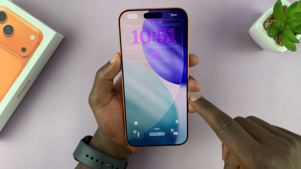 How To Change Lock Screen Clock On iPhone 17