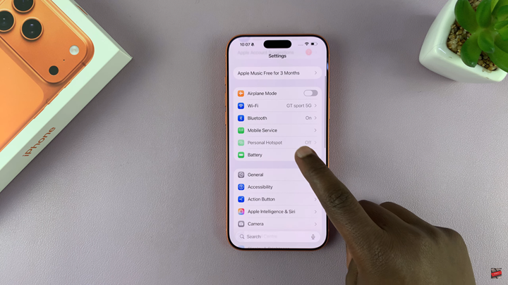 How To Charge iPhone 17 / 17 Pro To 100%
