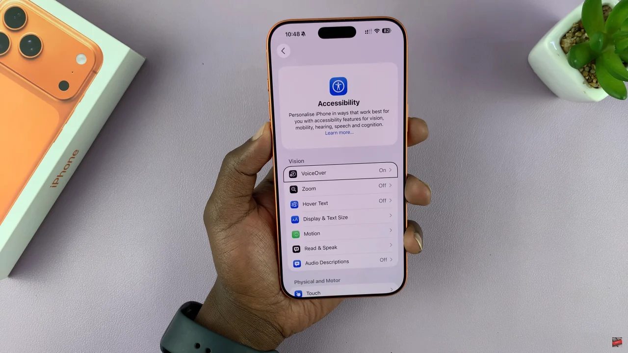 How To Enable & Disable VoiceOver Mode On iPhone 17
