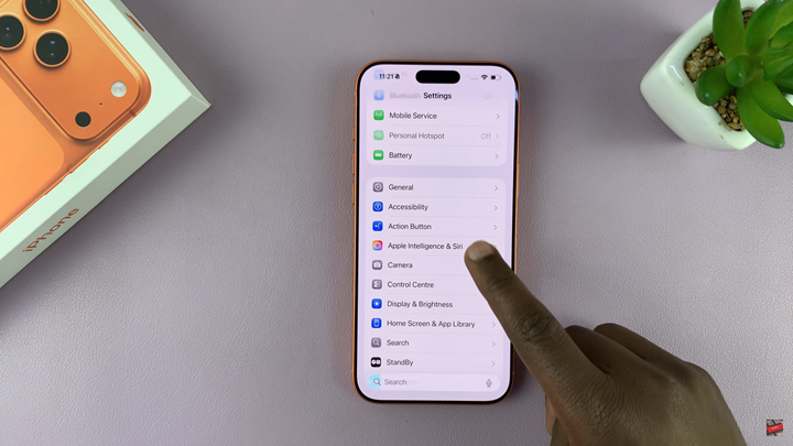 How To Make Phone Calls Using Siri On iPhone 17 / 17 Pro