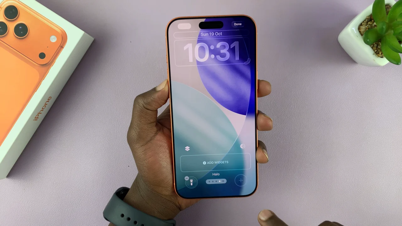 How To Remove Lock Screen Shortcuts From iPhone 17