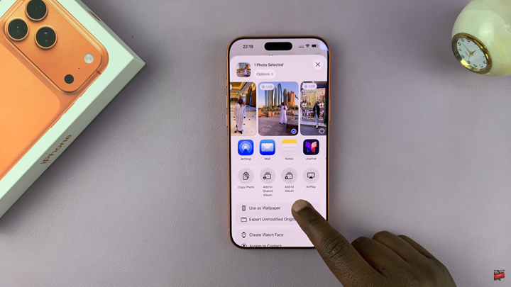 How To Use Live Photo As Animated Wallpaper On iPhone 17 / 17 Pro