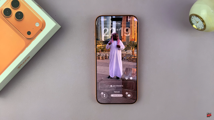 How To Use Live Photo As Animated Wallpaper On iPhone 17 / 17 Pro